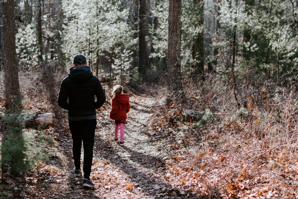 Kirándulás gyerekkel az erdőben