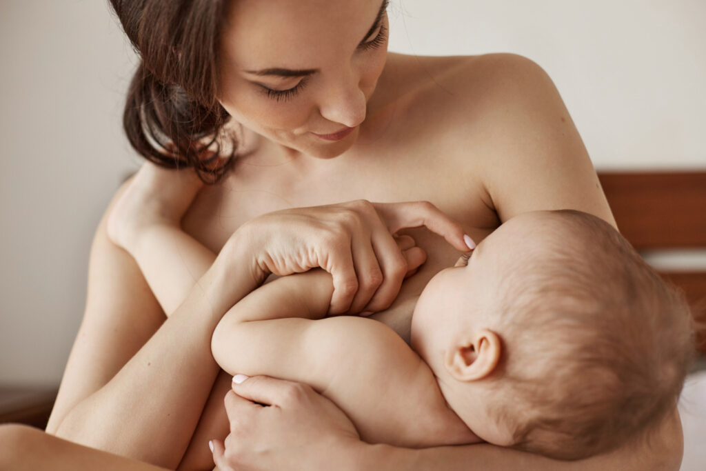 Kórházi csomag: mi kellhet a szoptatáshoz?