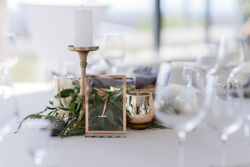 Esküvői asztal dekoráció asztalszámozással