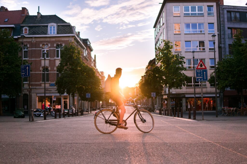 Biciklizés a városban: fontos az ökológiai lábnyom csökkentésében