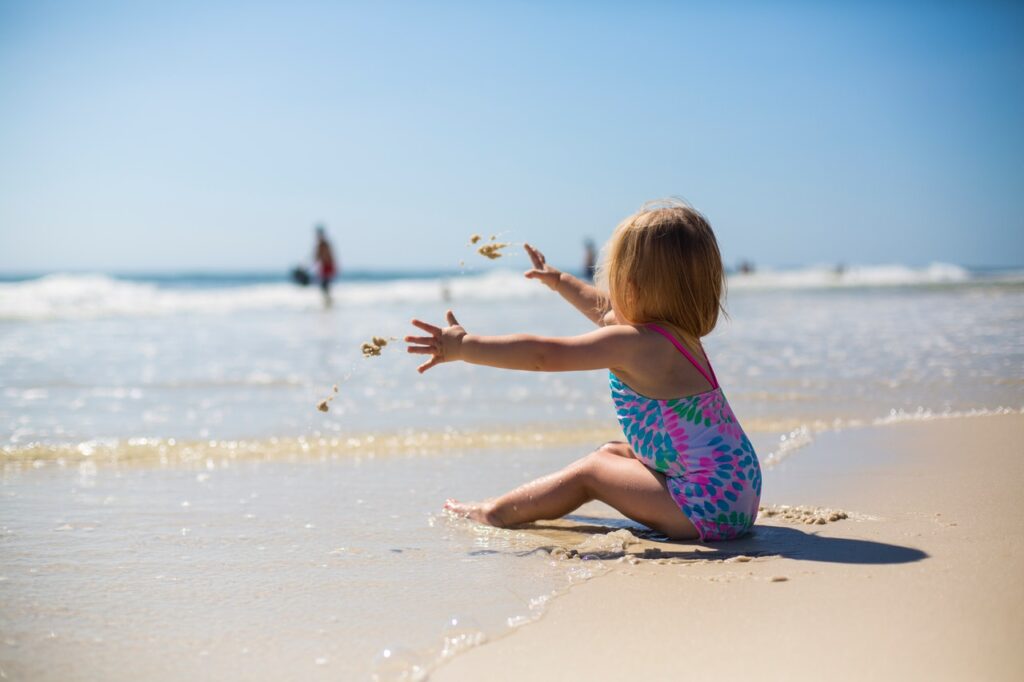 Gyerekek napvédeleme a strandon